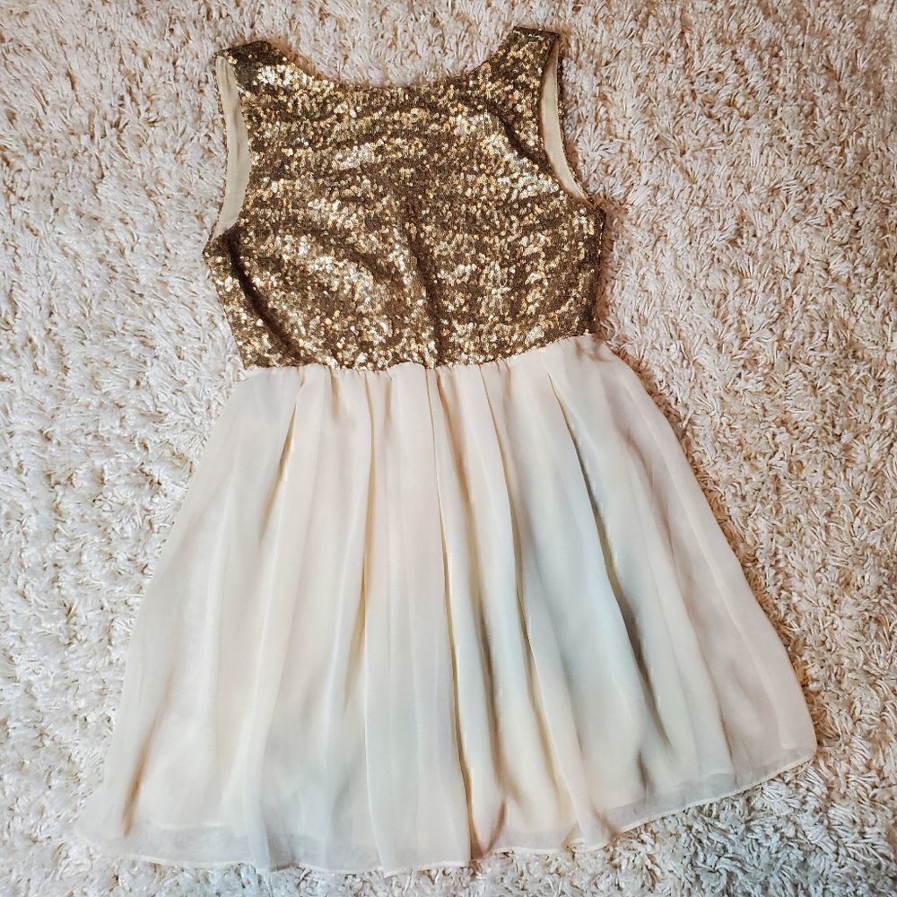 TFNC SARAH Gold Sequin & Chiffon Low Back Mini Dress - Sz. Large